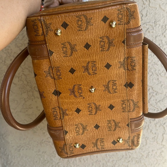 {VGUC} MCM monogram hand bag - Picture 9 of 15